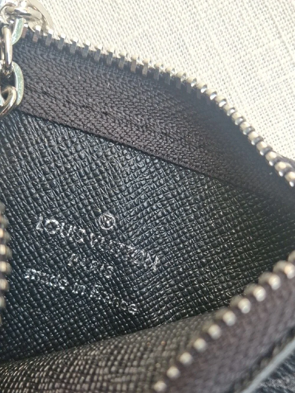 Louis Vuitton slim lv